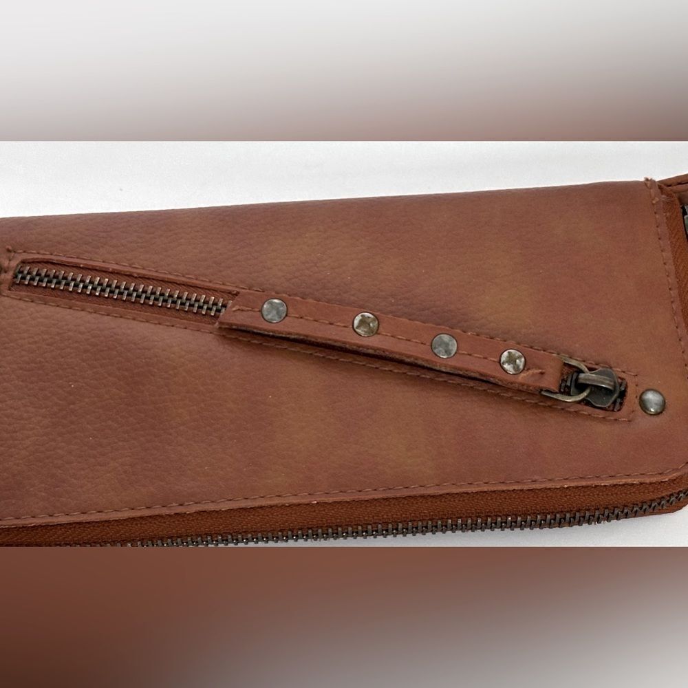 Free People Wallet Brown Distressed Vegan Leather Wristlet Strap Zip Closure - Picture 10 of 12